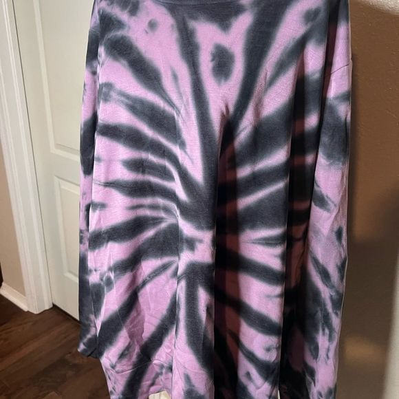 Torrid tie-dye sweatshirt soft material - size 4 - Picture 3 of 6